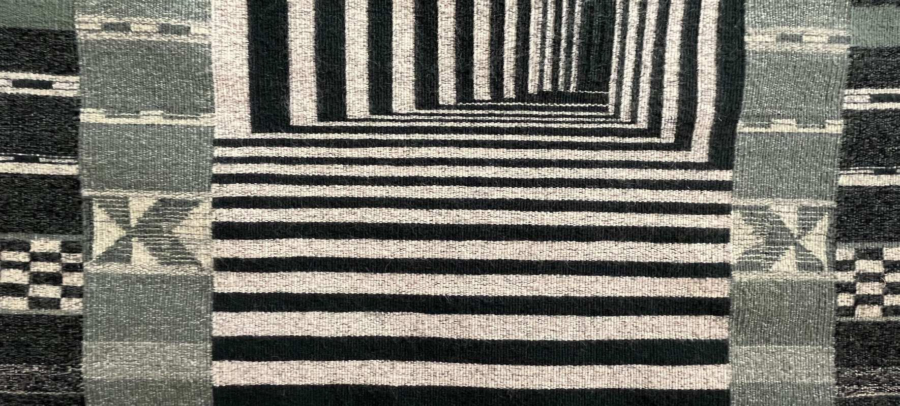 Tárlatvezetés a TŰ-RÉS-HATÁR című kiállításon