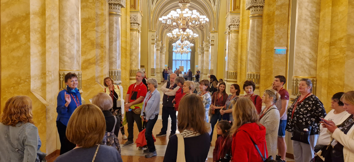 Historic walk and guided tour (language of tour: English)